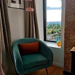 Lodge-belvedere Sur Les Hauteurs De