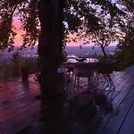 Lodge Lodge-belvedere Sur Les Hauteurs De
