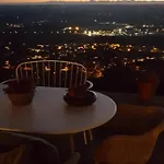 Lodge-belvedere Sur Les Hauteurs De Lodge *