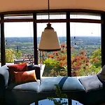 Lodge-belvedere Sur Les Hauteurs De Vichy