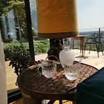 Lodge Lodge-belvedere Sur Les Hauteurs De