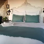 Lodge Lodge-belvedere Sur Les Hauteurs De