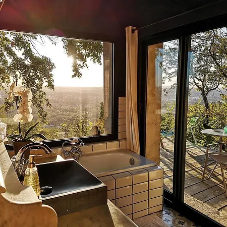 Lodge-belvedere Sur Les Hauteurs De