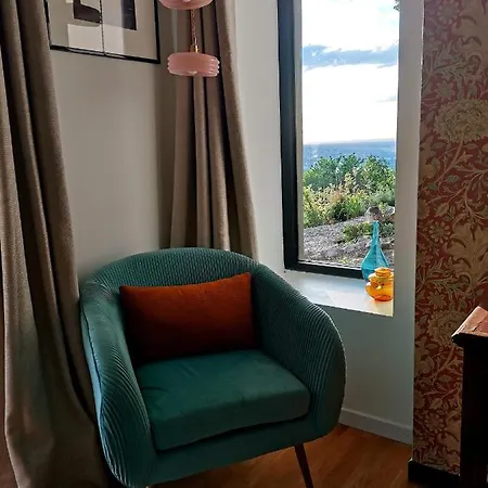 Lodge-belvedere Sur Les Hauteurs De