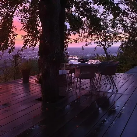 Lodge Lodge-belvedere Sur Les Hauteurs De