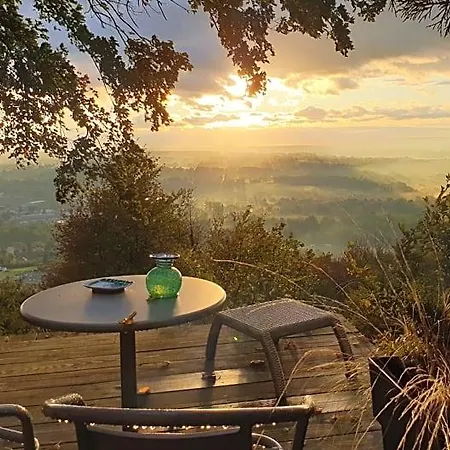 Lodge-belvedere Sur Les Hauteurs De