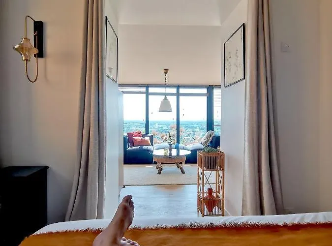 Lodge-belvedere Sur Les Hauteurs De *