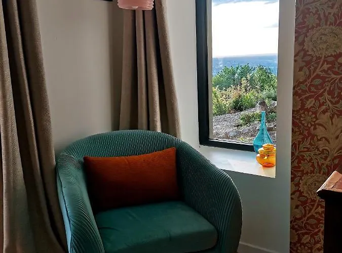 Lodge-belvedere Sur Les Hauteurs De