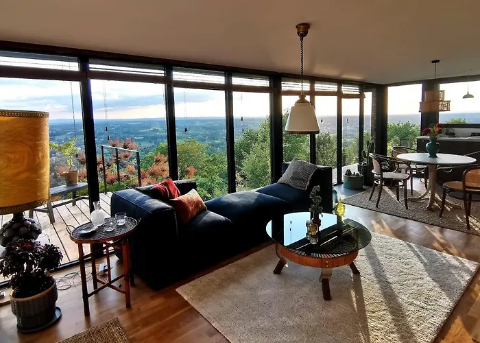 Lodge-belvedere Sur Les Hauteurs De *