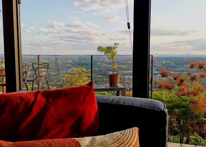 Lodge-belvedere Sur Les Hauteurs De *