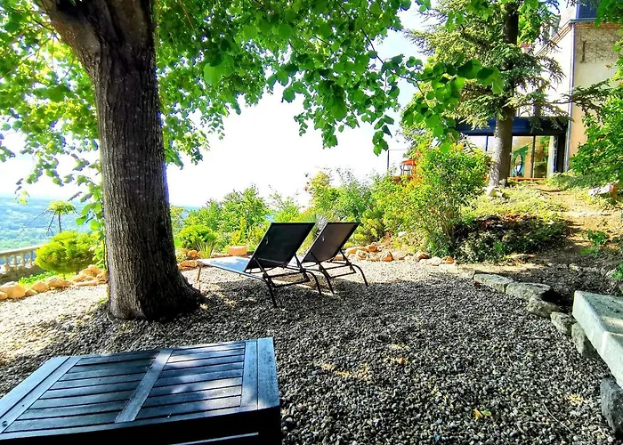 Lodge-belvedere Sur Les Hauteurs De Vichy