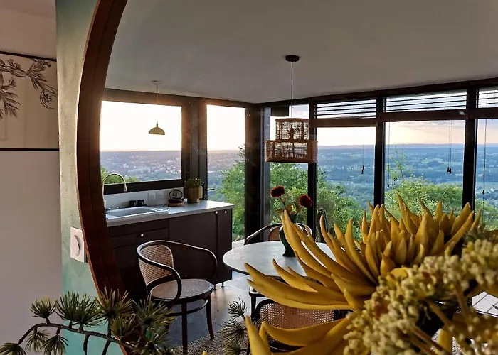 Lodge-belvedere Sur Les Hauteurs De Lodge Vichy