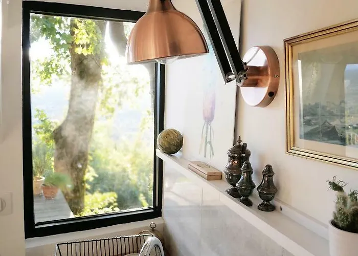 Lodge-belvedere Sur Les Hauteurs De *