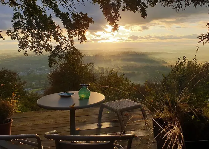 Lodge-belvedere Sur Les Hauteurs De